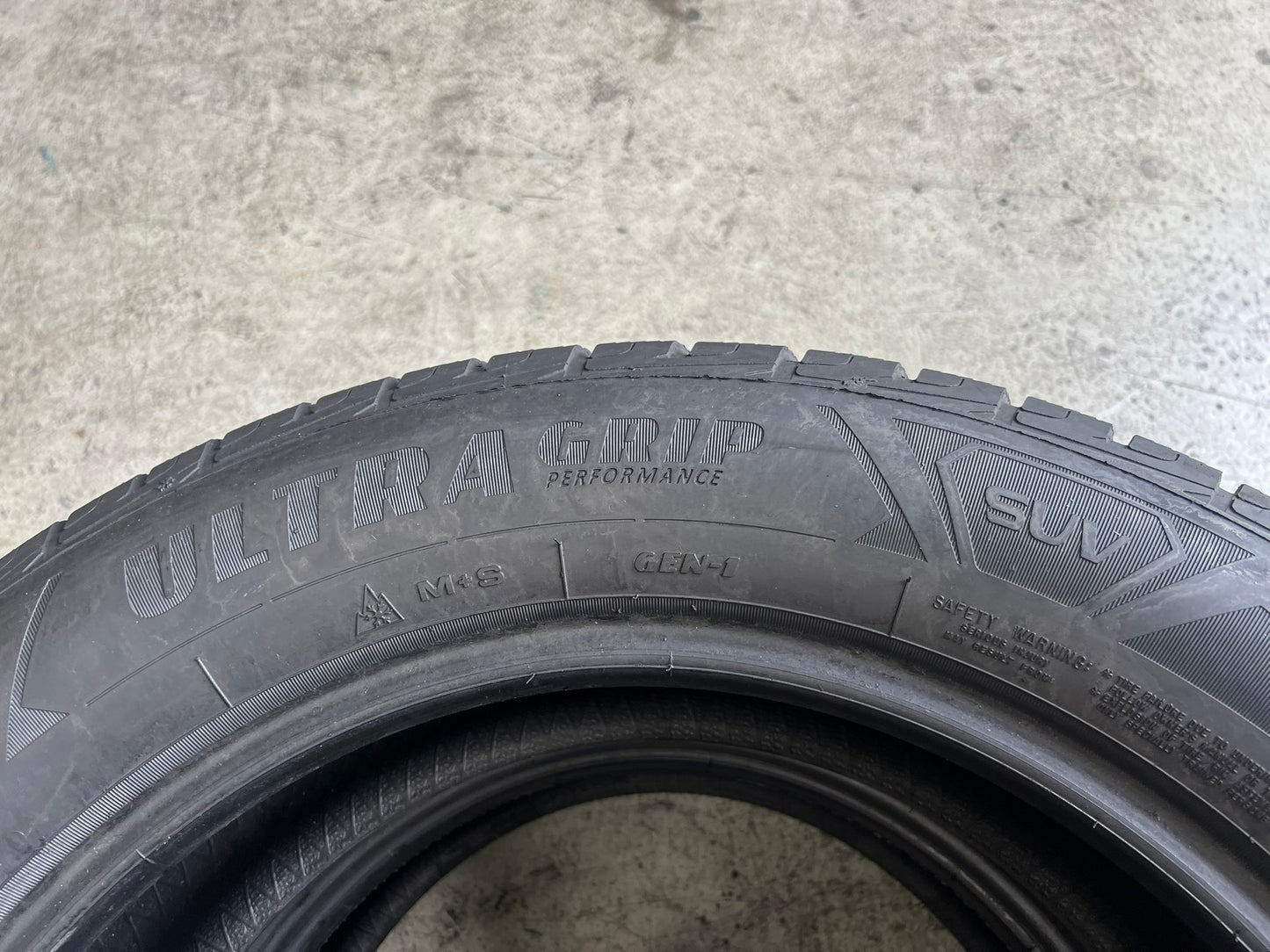 Usato: 2 Gomme 225/60R18 104V Goodyear invernali 85% residui